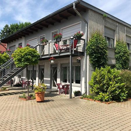 Apartmenthaus Цойтен Екстериор снимка